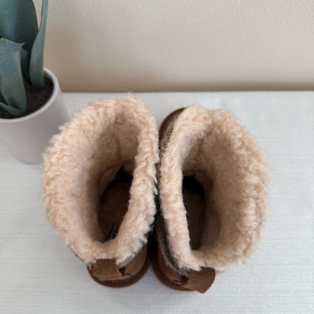 BearPaw Tan Suede/Sweater Fur Insulated Weatherproof Boots Women’s 7 - Picture 9 of 14